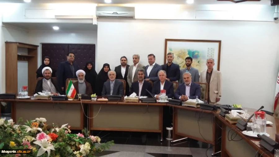 نشست اعضای بنیاد با جناب آقای دکتر صالحی