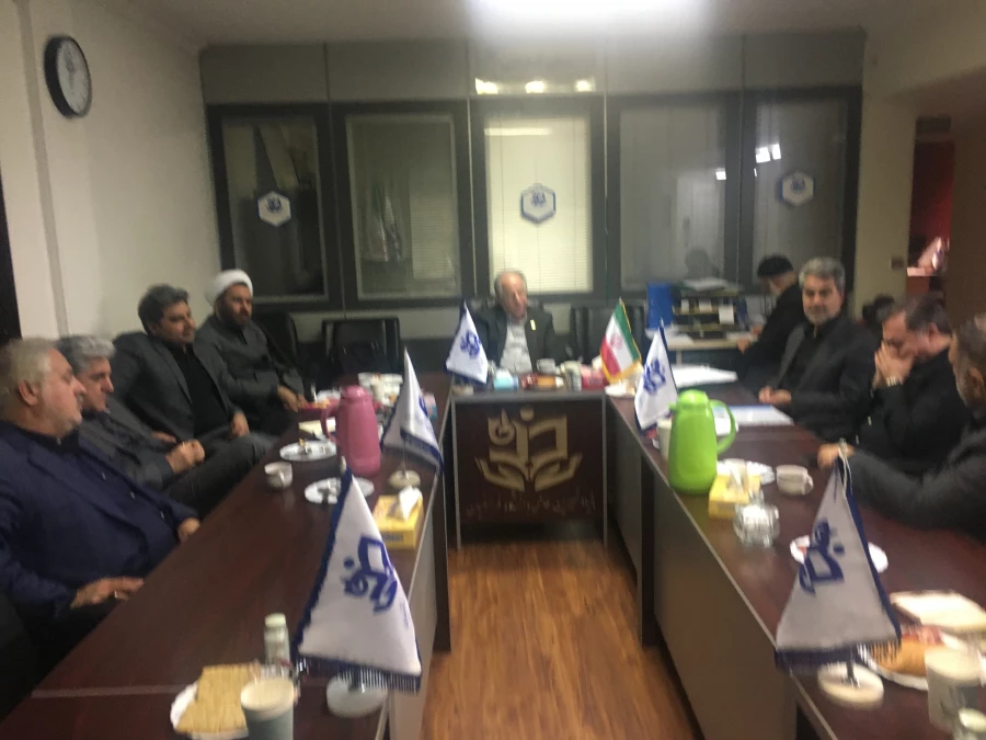 سیزدهمین جلسه هیات مدیره با حضور اعضای هیات مدیره 3