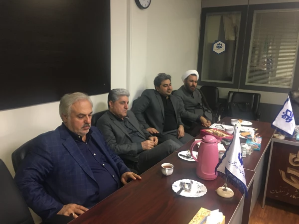 سیزدهمین جلسه هیات مدیره با حضور اعضای هیات مدیره 4