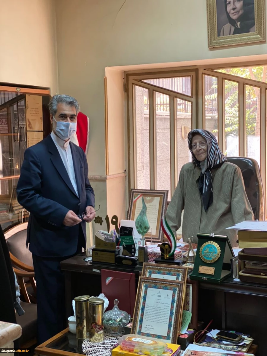 دیدار مدیر عامل بنیاد با خیّر نمونه کشور سرکار خانم دکتر ساعی 5